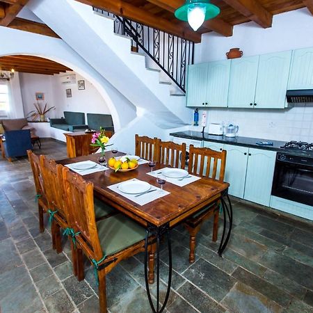 Villa Clarissa & Carmel View Пафос Екстериор снимка
