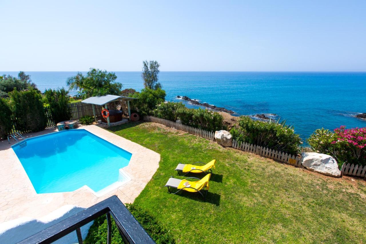 Villa Clarissa & Carmel View Пафос Екстериор снимка