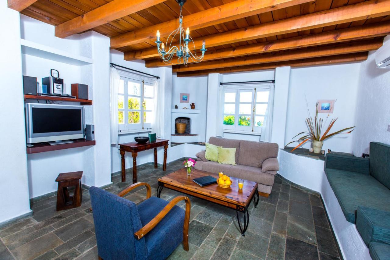 Villa Clarissa & Carmel View Пафос Екстериор снимка