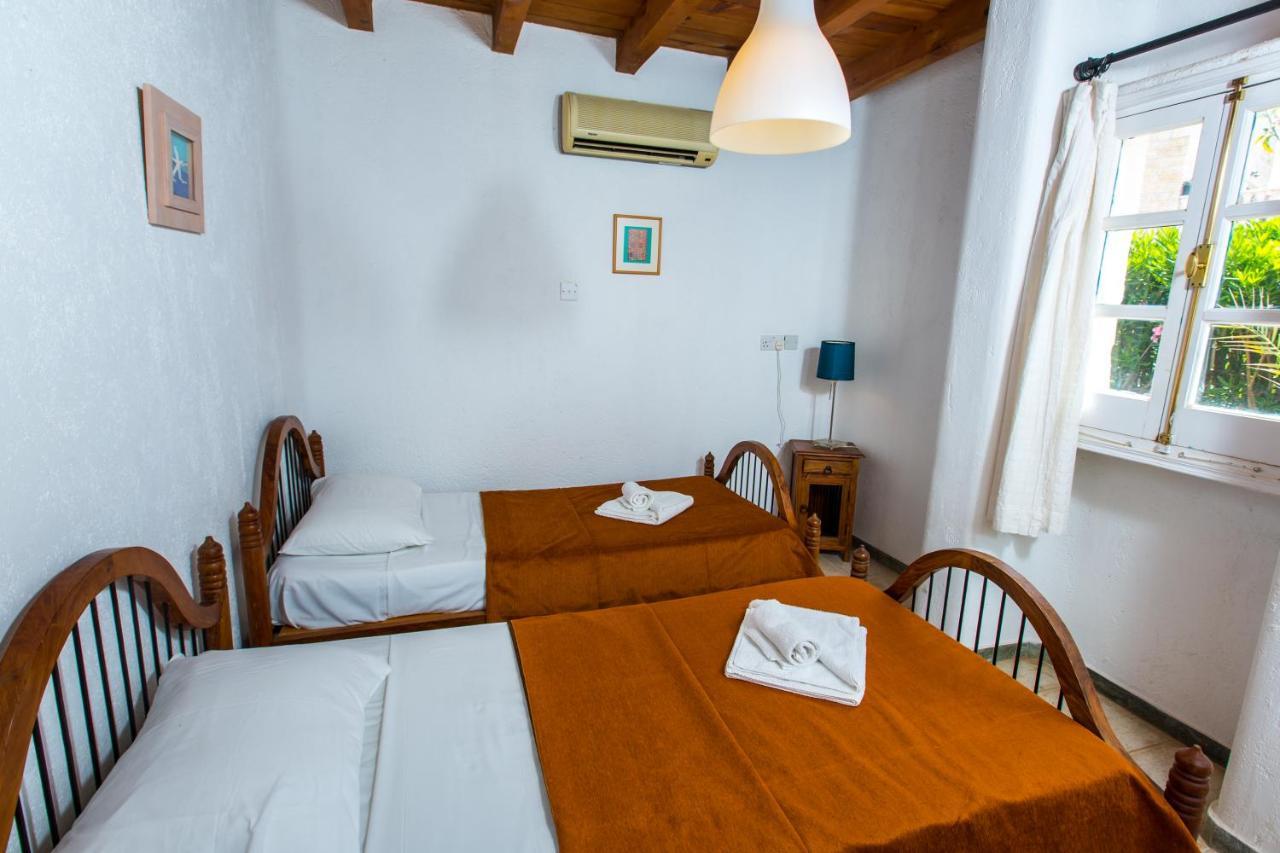 Villa Clarissa & Carmel View Пафос Екстериор снимка