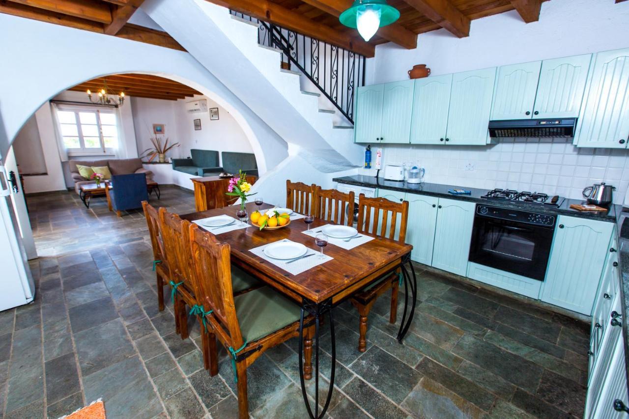 Villa Clarissa & Carmel View Пафос Екстериор снимка